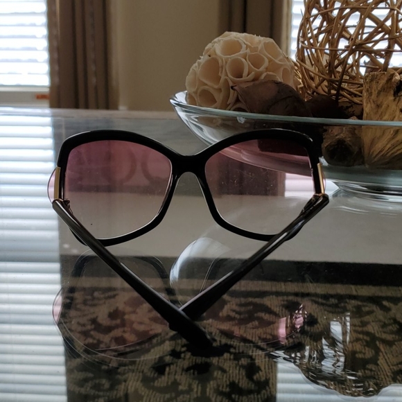 OVERSIZED BUTTERFLY SUNGLASSES - Picture 5 of 6